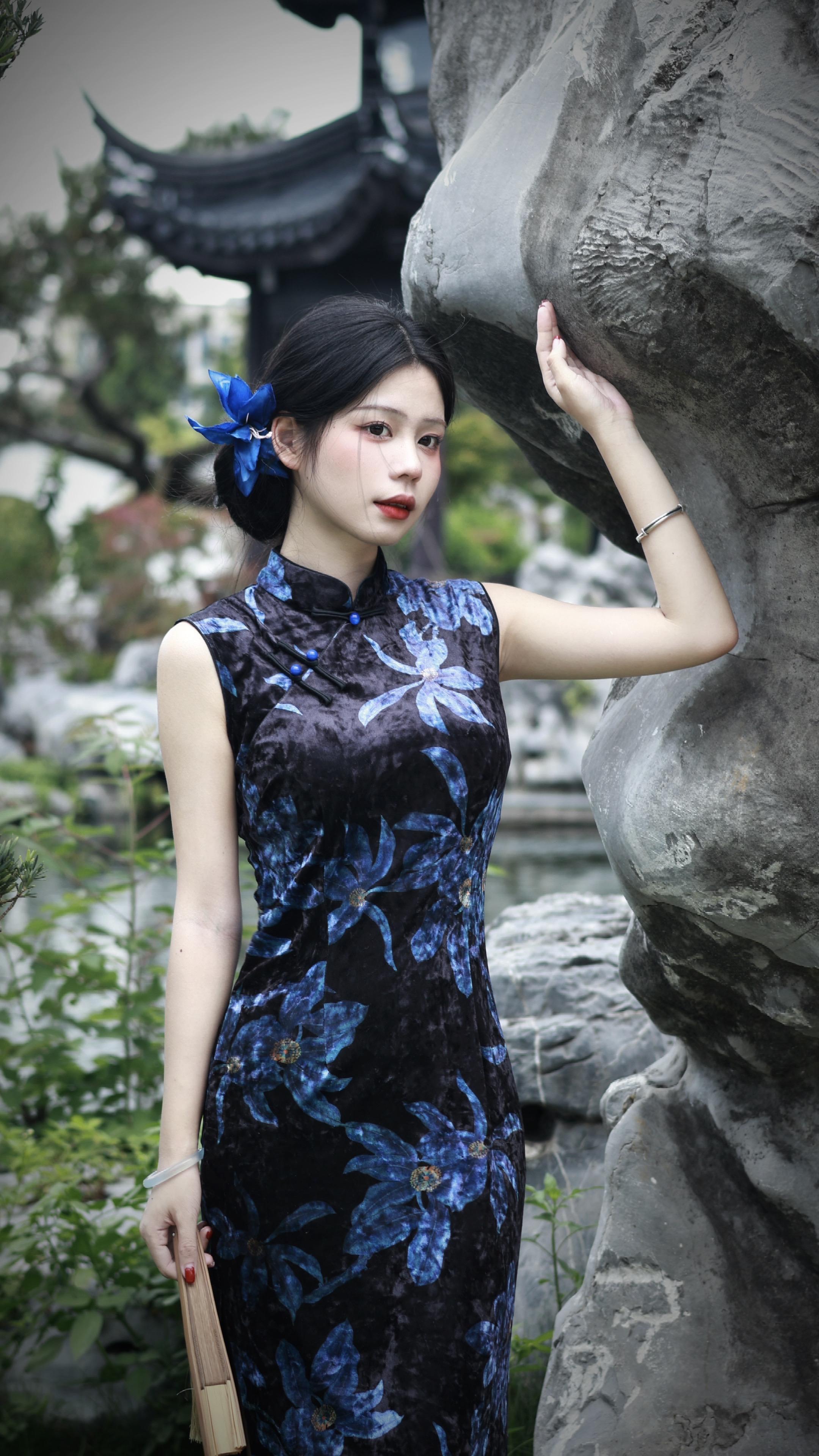 “云天收夏色，木叶动秋声。”