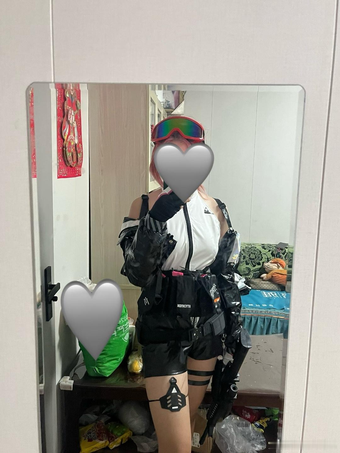 佐娅你的衣服到底是咋穿明白的我靠还有仨配件到现在不知道是哪的呢 