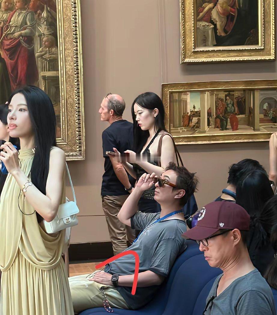 他一只手表顶我十年工资了 