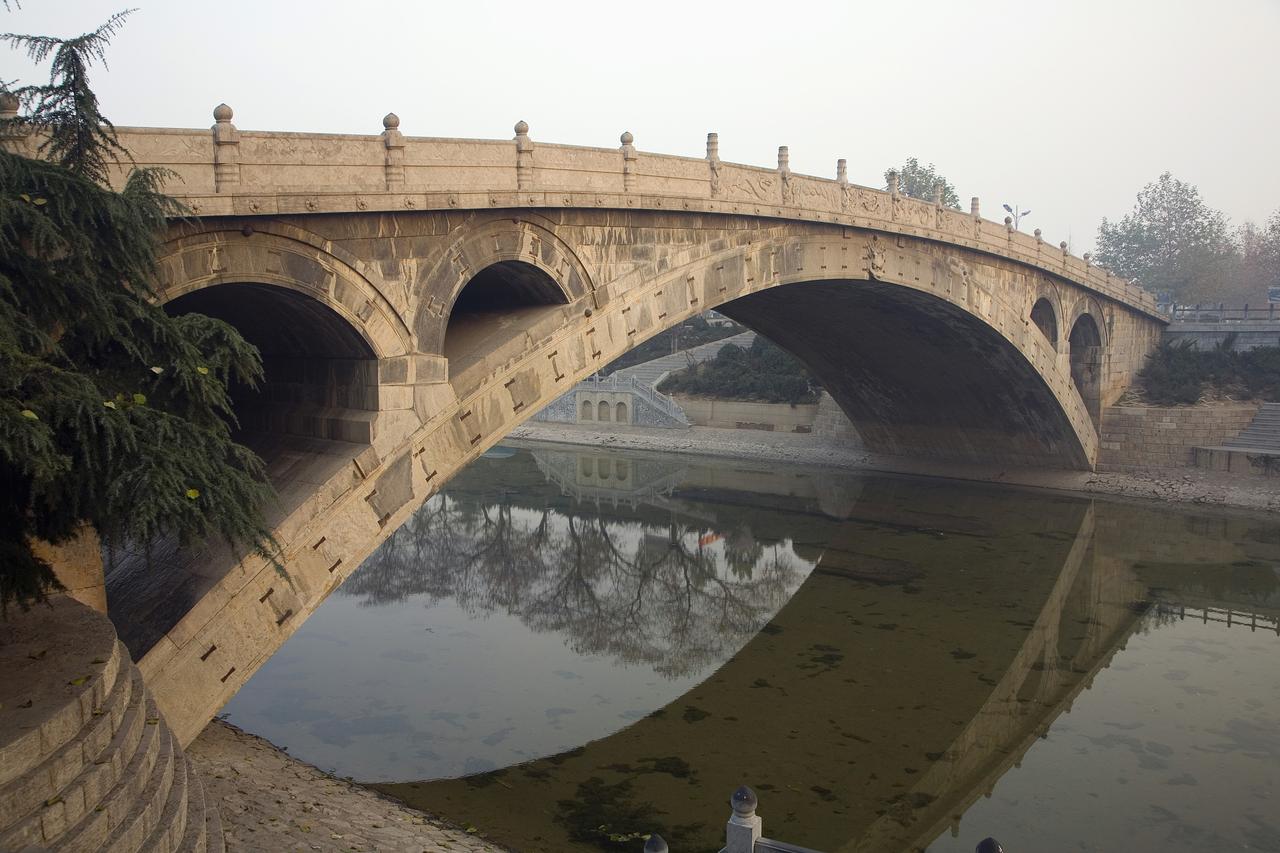 赵州桥凭什么屹立1400年？

这座隋代修建的老石桥，狠狠打脸了无数现代基建认知