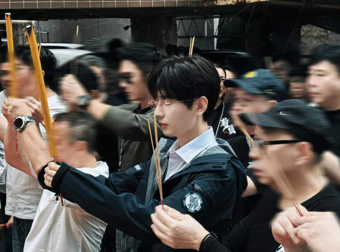 演员的生命力永远在作品和角色里优秀的成毅，稳稳的，一定顺顺的