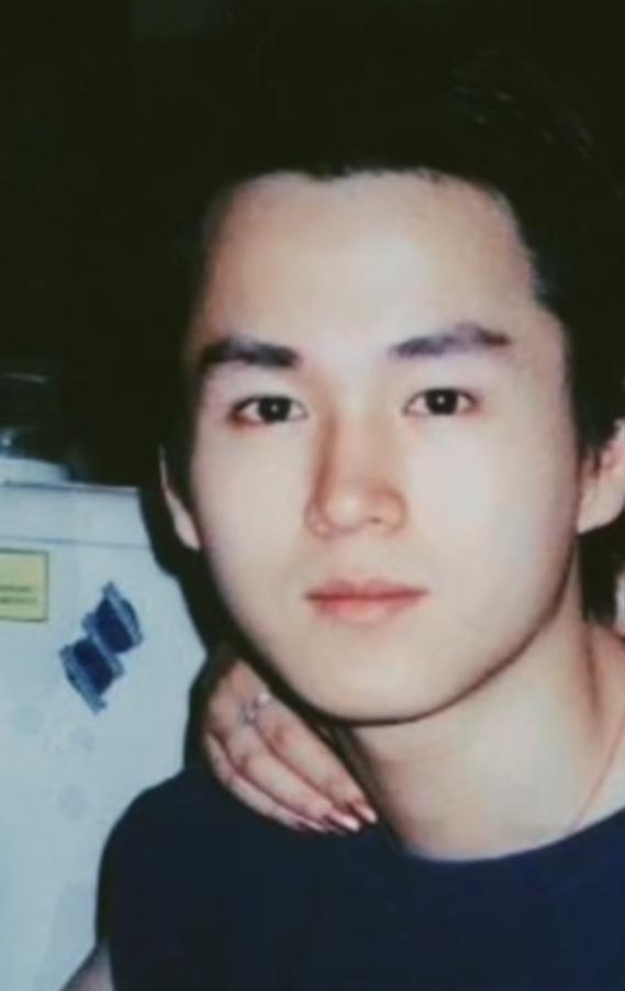 他居然是手撕墨镜王的“古二”！
署名被剥夺，工资被压榨，他的遭遇是无数打工人的缩