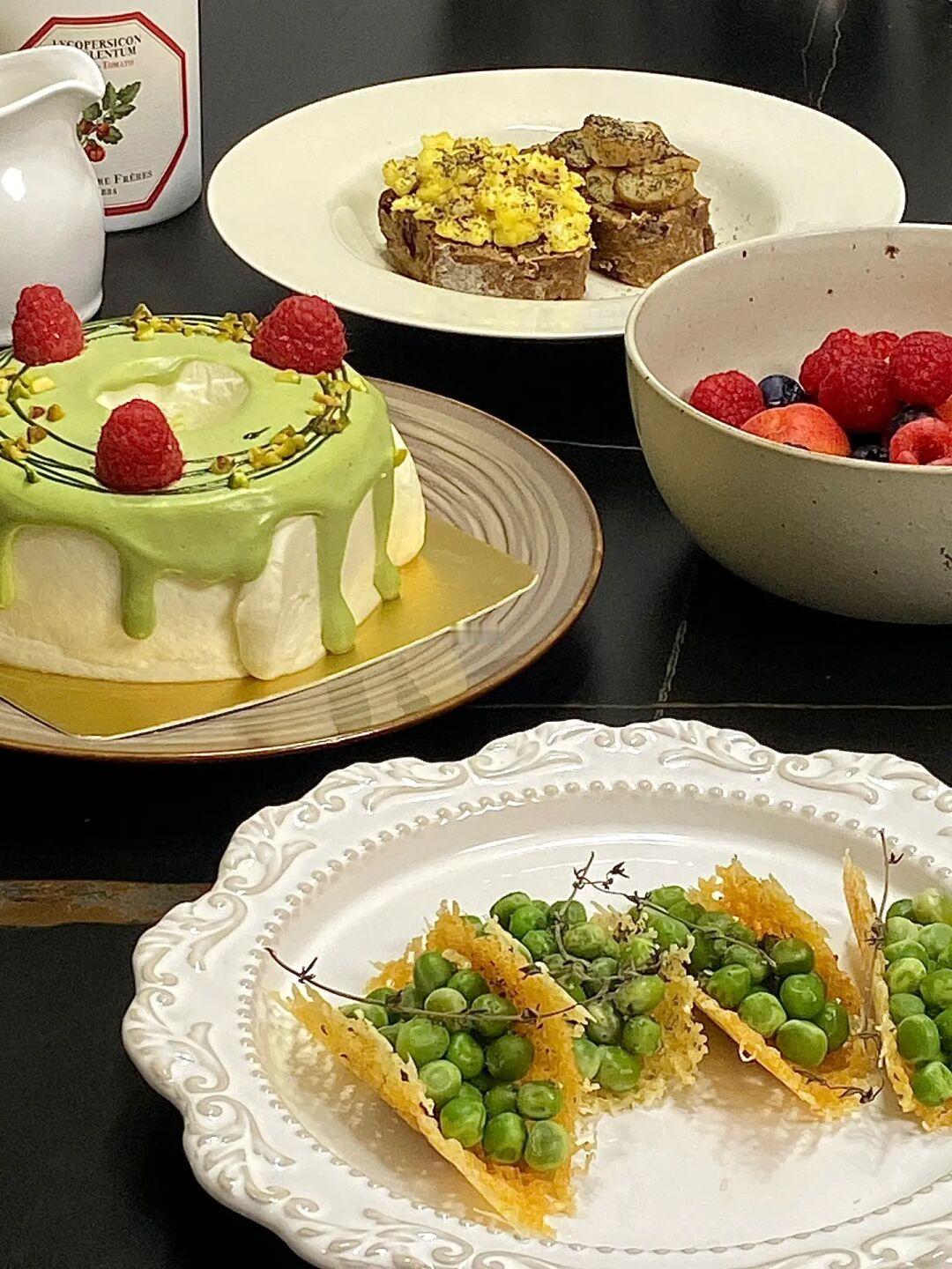 brunchday｜豌豆芝士脆和开心果蛋糕美妙搭配