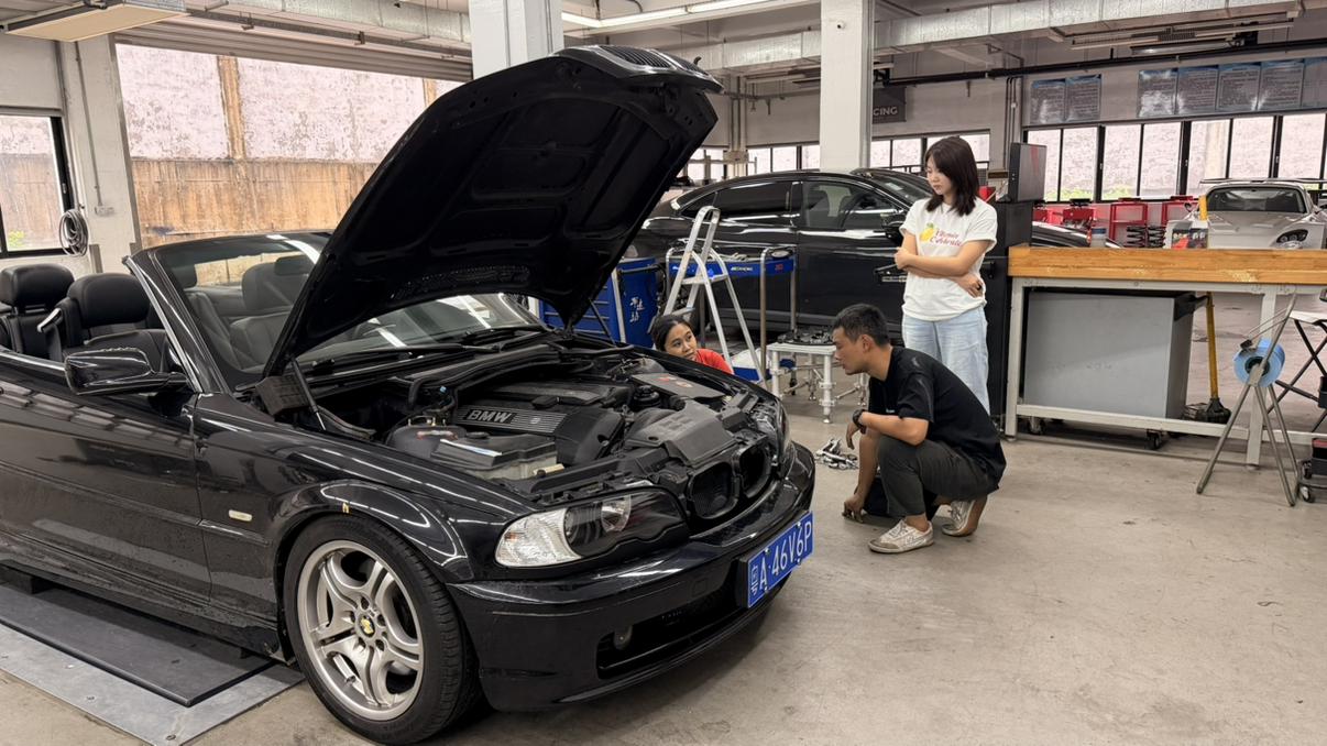今日一口气搞定两台车的避震
我老板表示很满意👍【来自懂车帝车友圈】