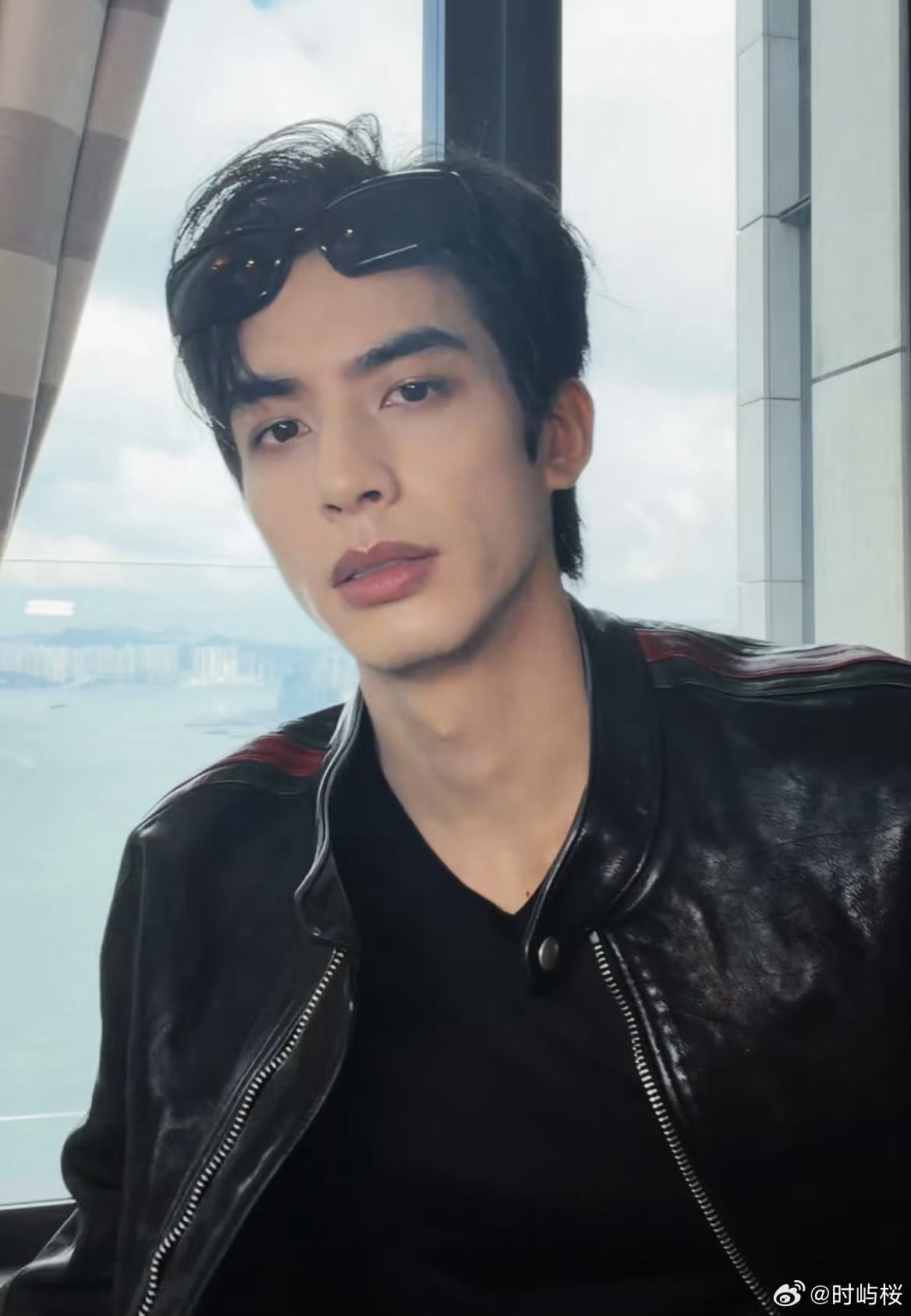 宋威龙遇到难回答的问题又不说话了 谁能拒绝真实坦 率的宋威龙啊，直 播 闲 聊被
