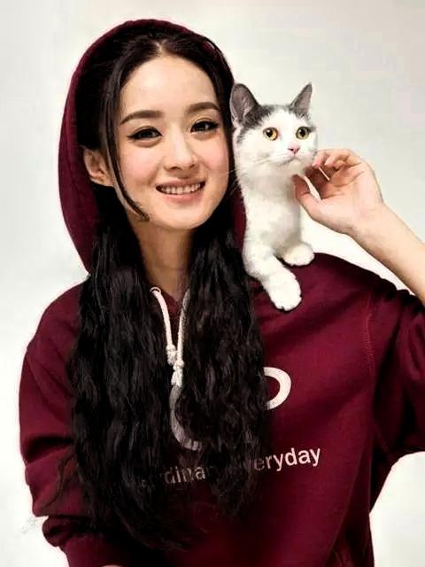谁懂啊！对赵丽颖的喜欢，藏都藏不住！
 
从《花千骨》里灵气满满的小骨，到《知否