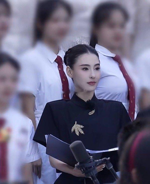 张柏芝素颜比化妆还美她是真的骨相美，做了妈妈依然美貌不减当年，孩子养的好，把自己