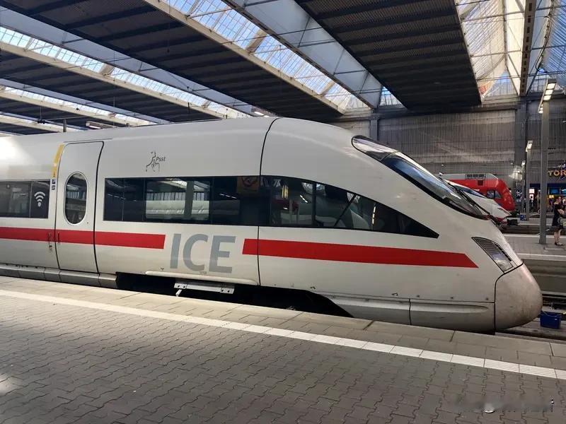 越南选择德国高铁技术而非中国合作伙伴，背后逻辑耐人寻味。德方承诺的技术转让显然击