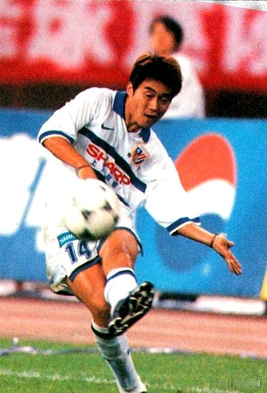 2004年12月30日至31日，首届世界任意球大师赛在西班牙马尔贝拉举行。这项赛