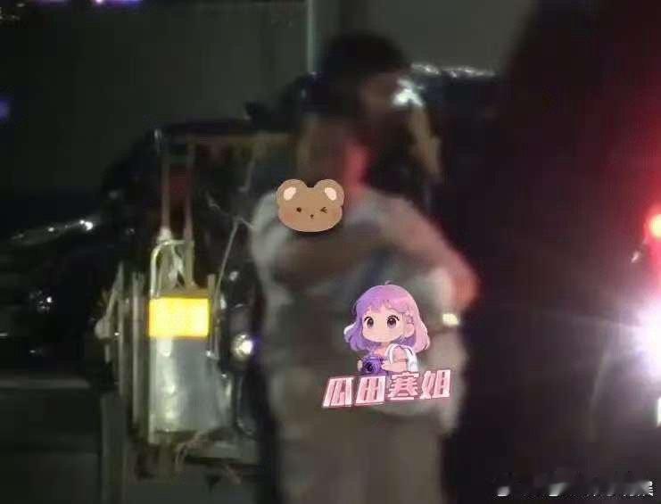 狗仔曝黄子韬徐艺洋孩子曝黄子韬徐艺洋有孩子了徐艺洋妈妈怀抱婴儿，蛙趣？[抓狂][