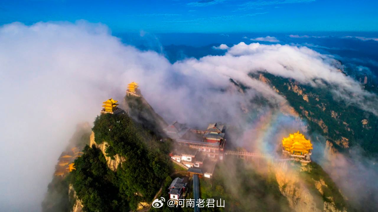 随着高考的临近，空气中似乎也弥漫着紧张与期待的气息。在这个决定未来的重要时刻，为