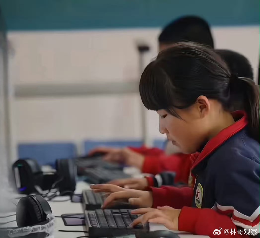 乡村小学已经通过ai学起编程了八年前，会宁的状元连电脑长啥样都不知道。现在呢？村