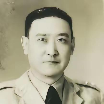 1949年，马呈祥带八千两黄金逃往埃及，张治中极力挽留他，未果。

马呈祥是马步