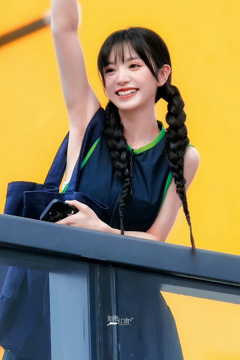 #田曦薇回头那一下世界都亮了##田曦薇[超话]#小田真的好活泼好可爱，回头一瞬间