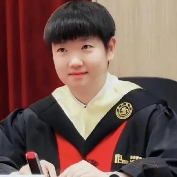 六位国乒女队主将的发型谁的比较好看？

1、孙颖莎：主打超黑短发，利落齐耳，一直