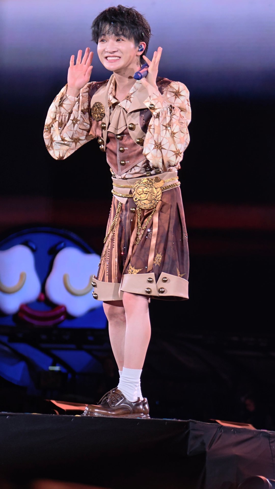周深郑州演唱会 好喜欢，开朗小孩一样😁 