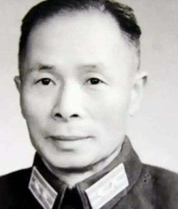 1947年孟良崮，74师参谋长魏振钺指挥残部顽抗后扔剑就擒，谁也没想到，他被俘后
