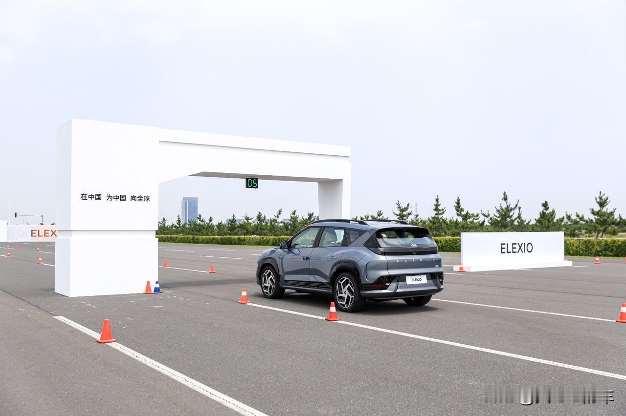 高速试驾体验：EO硬核操控证明“稳”不是玄学北京现代ELEXIO全球首测 EO超