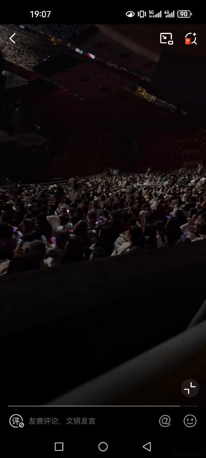 张艺兴鸟巢上座率张艺兴鸟巢演唱会上座率吴世勋 张艺兴鸟巢连开两场 14 万票秒罄