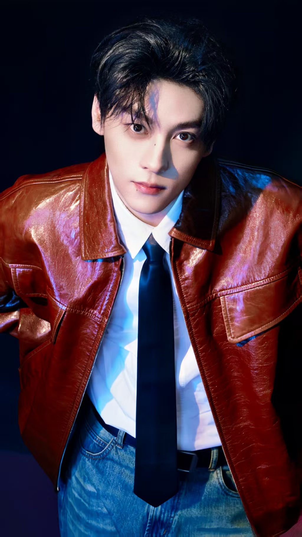 田栩宁芭莎杂志配置，有16张小卡诶 