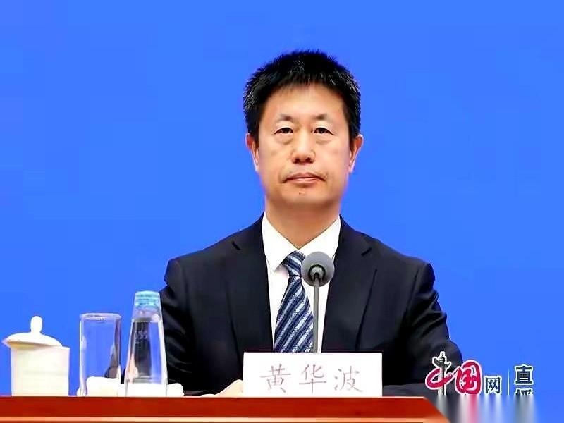 经常换工作、在老家和外地来回跑的人，你的医保年限算法变了。
过去按整年卡，断断续