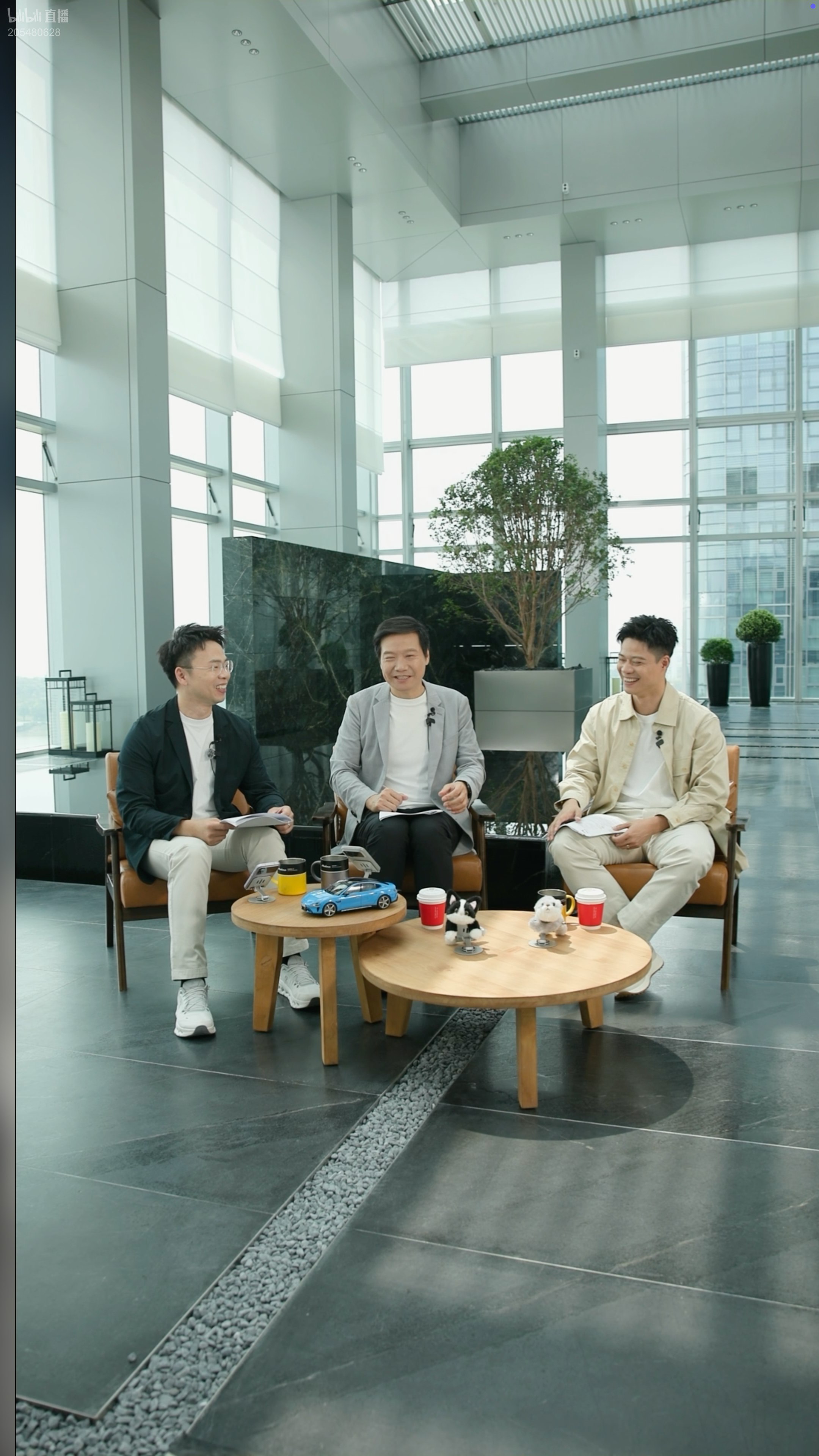 雷总正式公布：截至目前，新一代小米 SU7 锁单量超过 3W 台！小米公布的是含