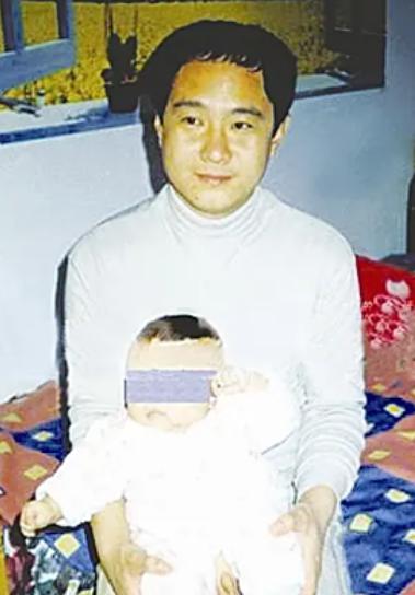 1983年，北京一个18岁小伙，随手抢了路人一顶帽子。谁能想到，这顶帽子竟变成了