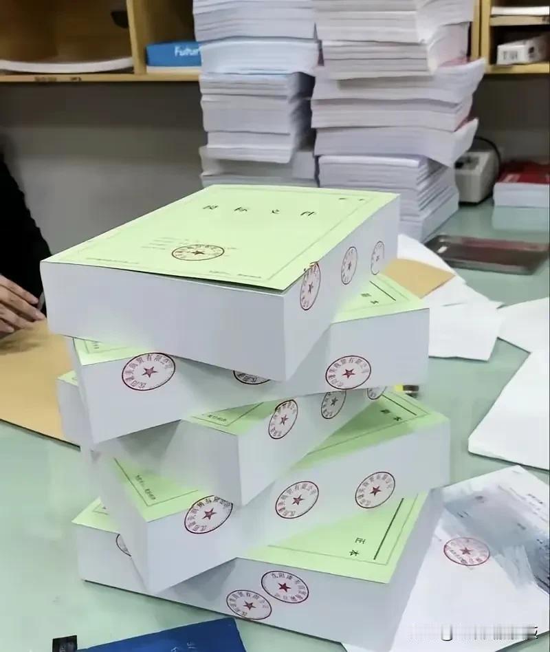 招标到底富了谁，一目了然。大量的时间精力都用在做好无意义的标书上，打印店与纸张经