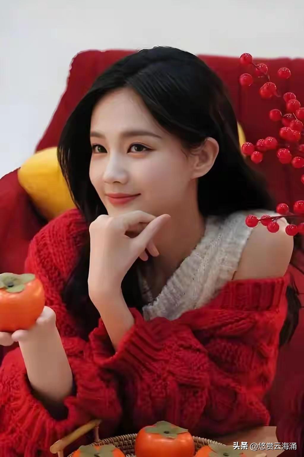 青春靓丽，优雅甜美的李一桐
