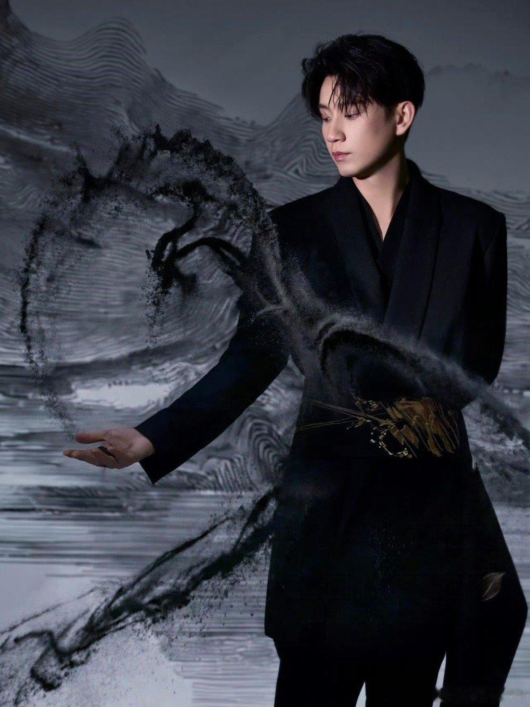 王子奇更适合中国体质的周正脸 这不仅是外在形象的契合，更是内在气质的流露。王子奇