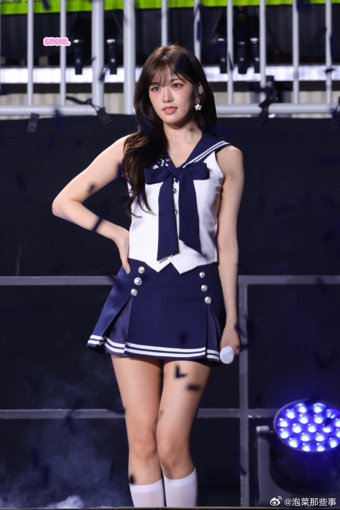 🔥韩网热帖评论翻译🔥IVE水手服亮相粉丝演唱会好评如潮cr.theqoo 