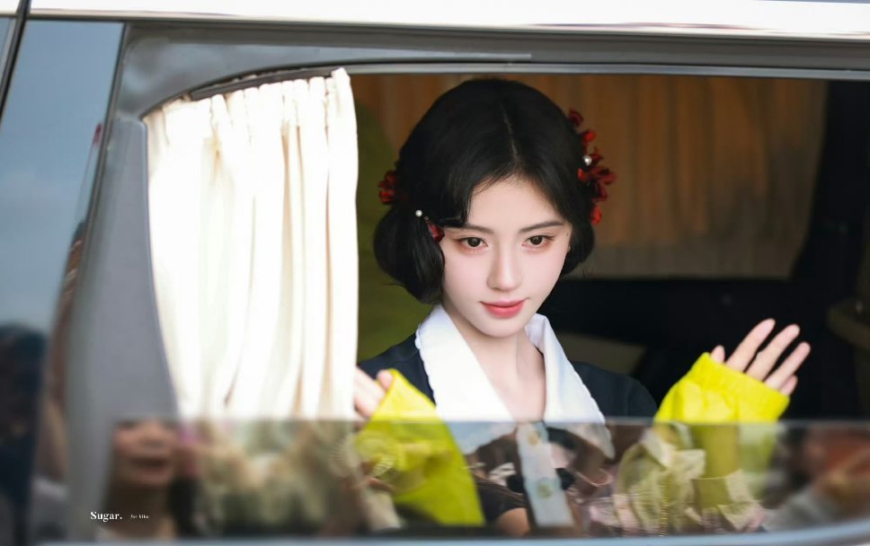 鞠婧祎民国盘发造型鞠婧祎鞠婧祎《万花世界》民国造型出妆来了，盘发戴花真的太美了，