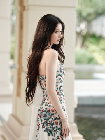 王楚然现役95顶美王楚然把摇曳生姿走成了动词身姿曼妙步态灵动，摇曳生姿藏不住风情