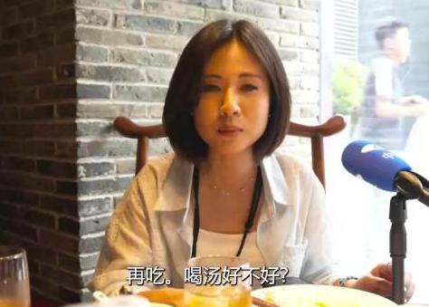 中天拍的啥玩意？
成功把大家惹毛了！


中天小姐姐的拍摄方式
确实让人难以理解