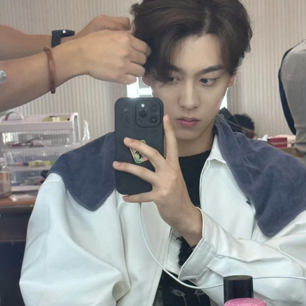 我磕的这对老cp情人节快乐，愿再得贵子，永结同心，白头偕老。 