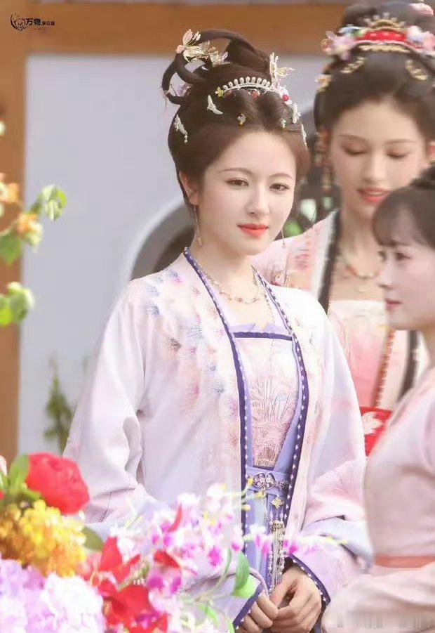 李兰迪路透和真实剧里的样子怎么不是一样的呢？ ​​​