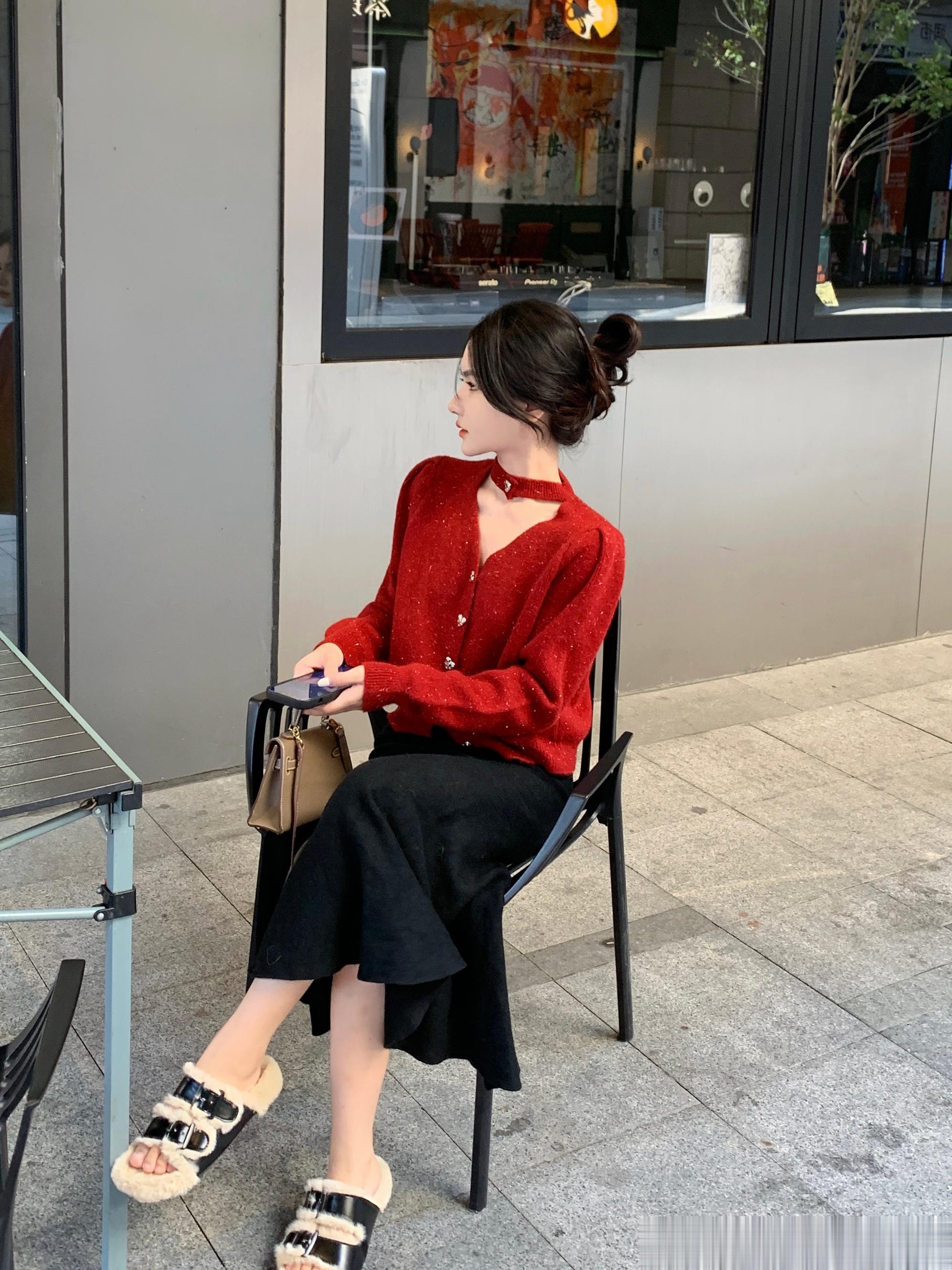 #双十一开门红上新# 双十一满减倒计时⌛绝美这件红色毛衣，很特色的一款哦，尤其面