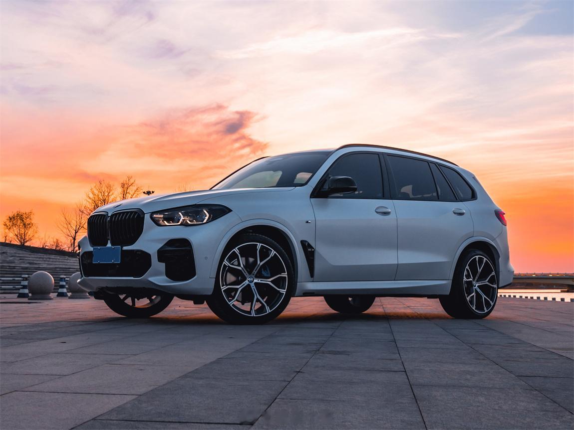 宝马 X5 xDrive40Li M运动套装新车优惠5个点左右，落地大概70多万