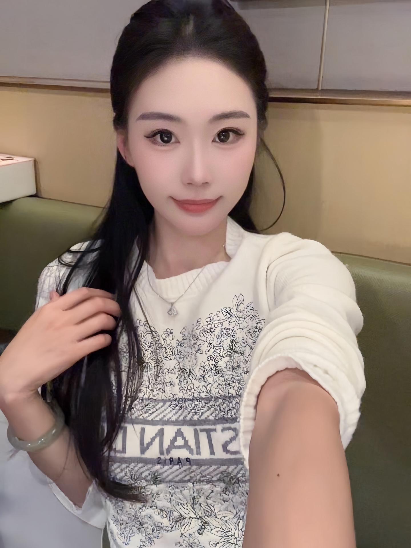 时间是来不及算计的 直到冷空气裏挟着回忆涌来 我发觉又是一年