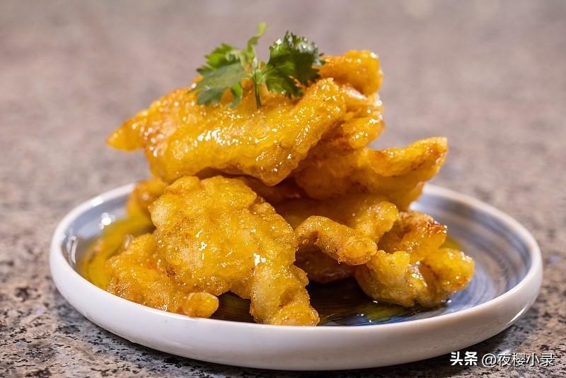 说出一个菜名证明你是哪里人一口酸甜酥脆的锅包肉，藏着辽宁人的烟火气。外酥里嫩、酸