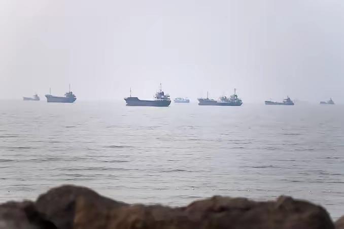 美伊再次爆发互袭霍尔木兹海峡之争没有赢家通吃的选项，最终走向必然是冷对峙常态化、