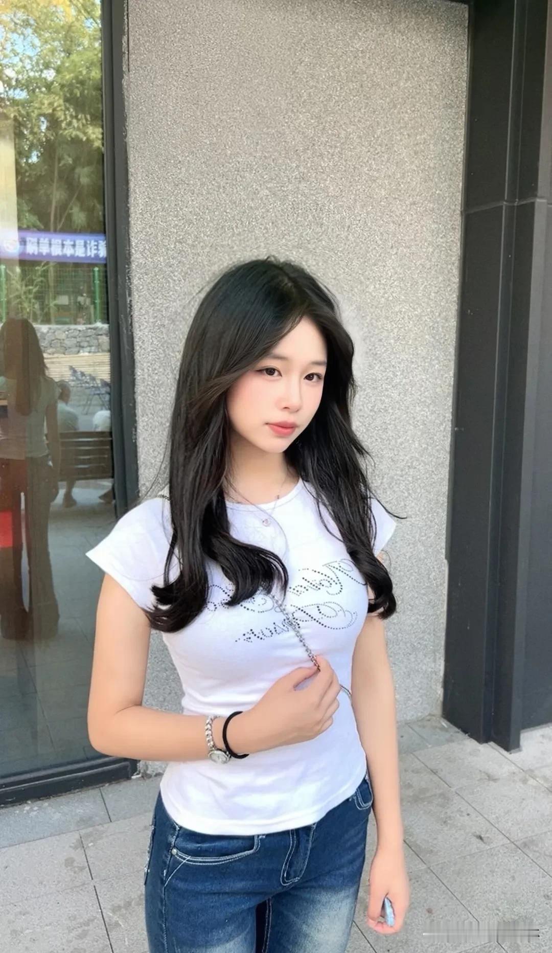 爱晒照女孩的日常  
镜头是生活滤镜，  
走到哪，拍到哪，  
每一帧都是热爱