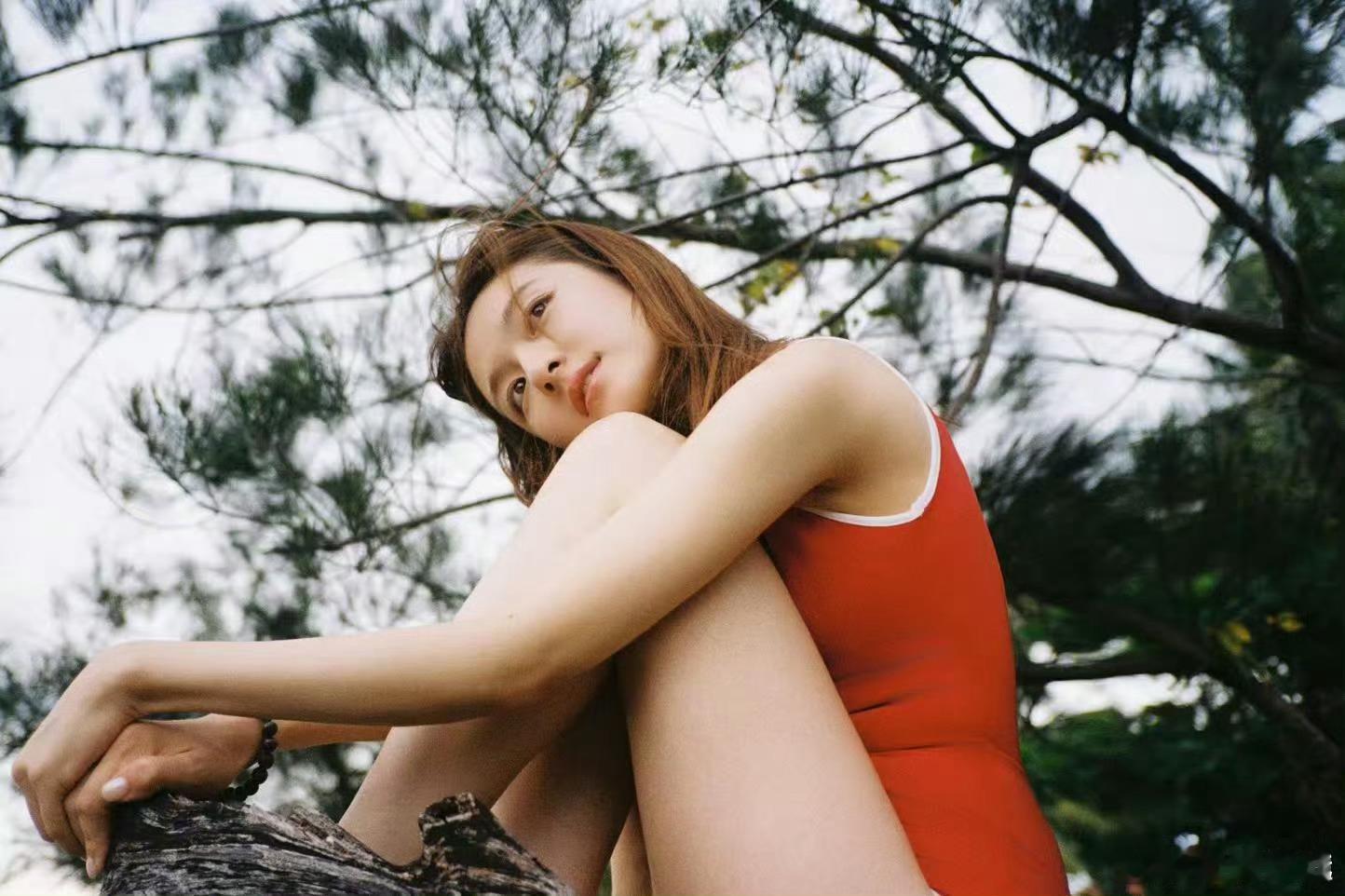 溢出屏幕的生命力！李兰迪泳装太美啦 好喜欢这种自由的感觉！！ 