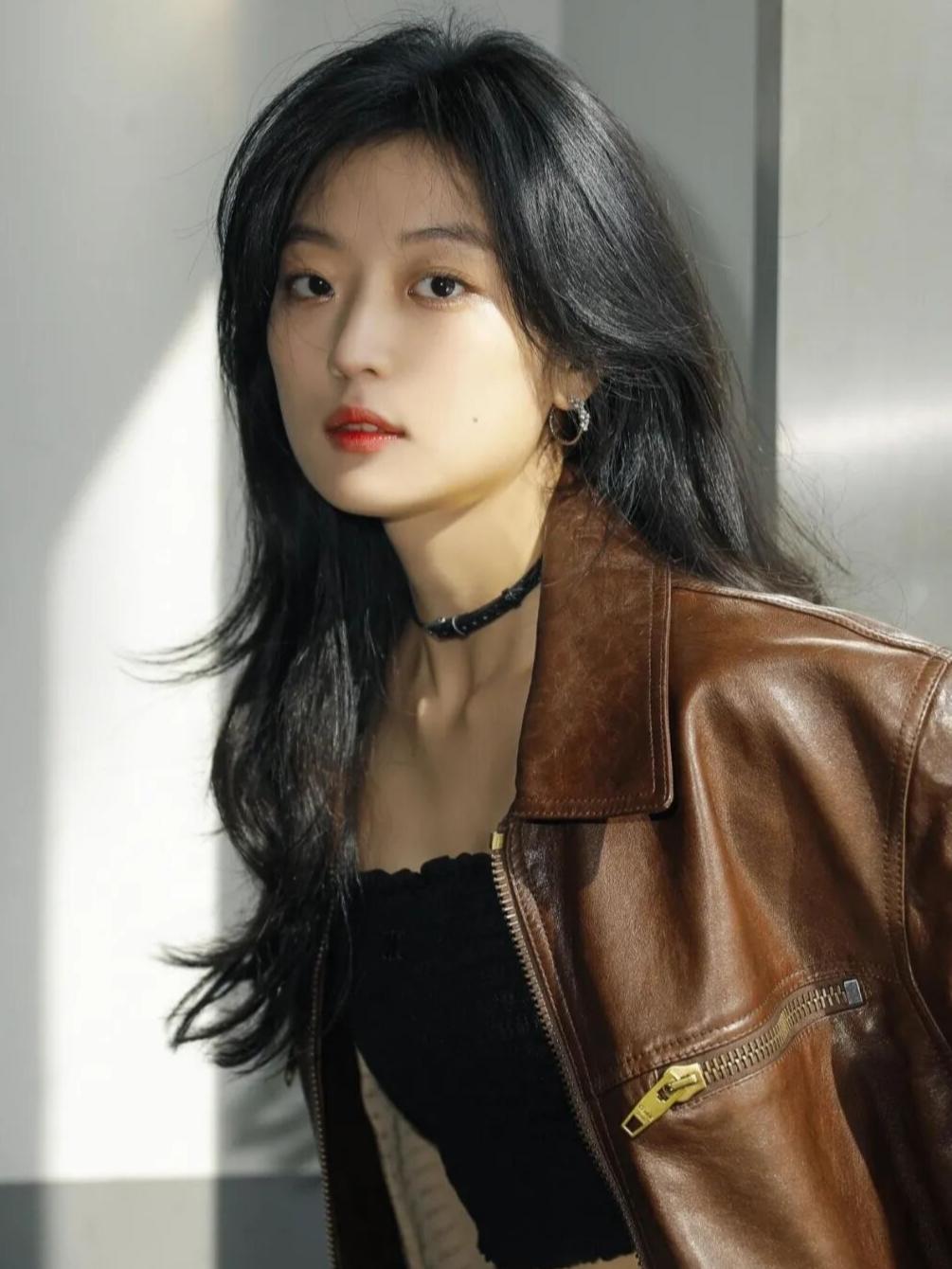 发现一个有意思的事，
只要是孙千演的电视剧，
无论男主是谁，和她搭不搭，她演的这