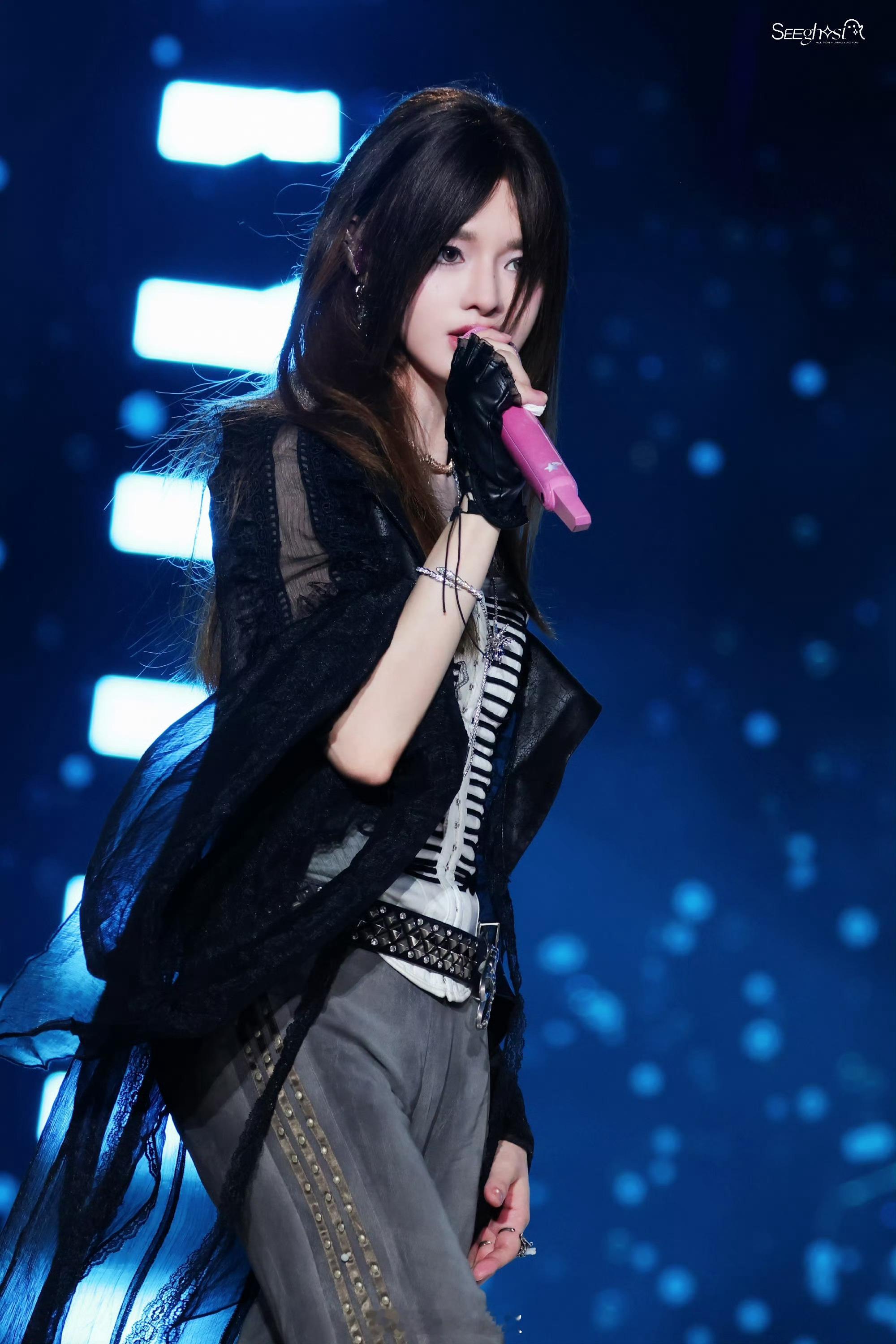 陈卓璇广州演唱会嘉宾黄霄雲两位大vocal贵州老乡终于同框！璇姐请好妹妹来炸场是