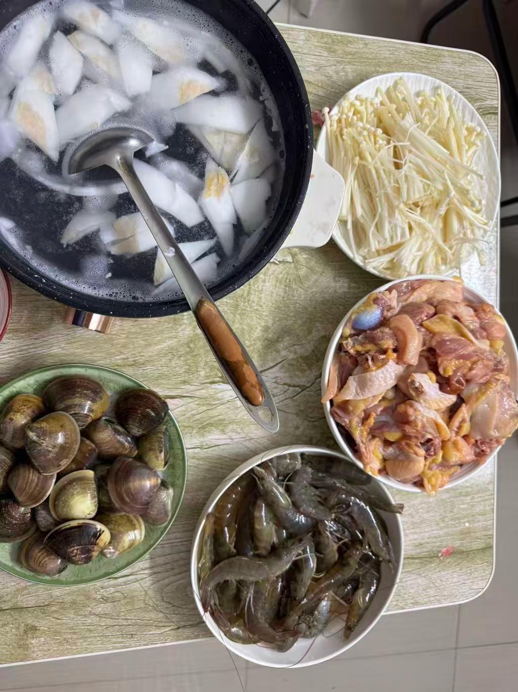 这南方吃的椰汁鸡确实好吃