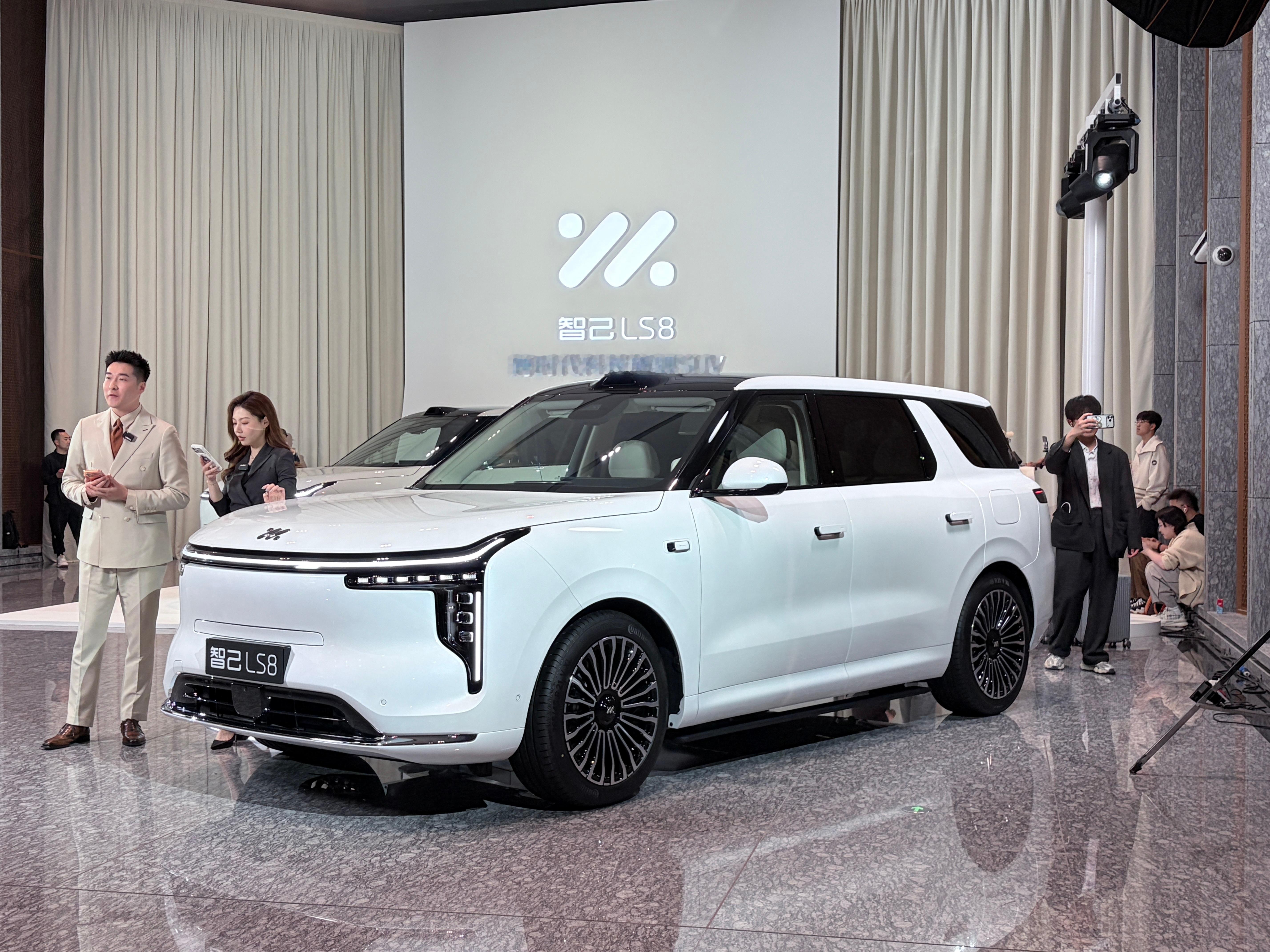 SUV能替代MPV吗 SUV很难完全替代MPV，MPV凭借侧滑门、低地台和规整的