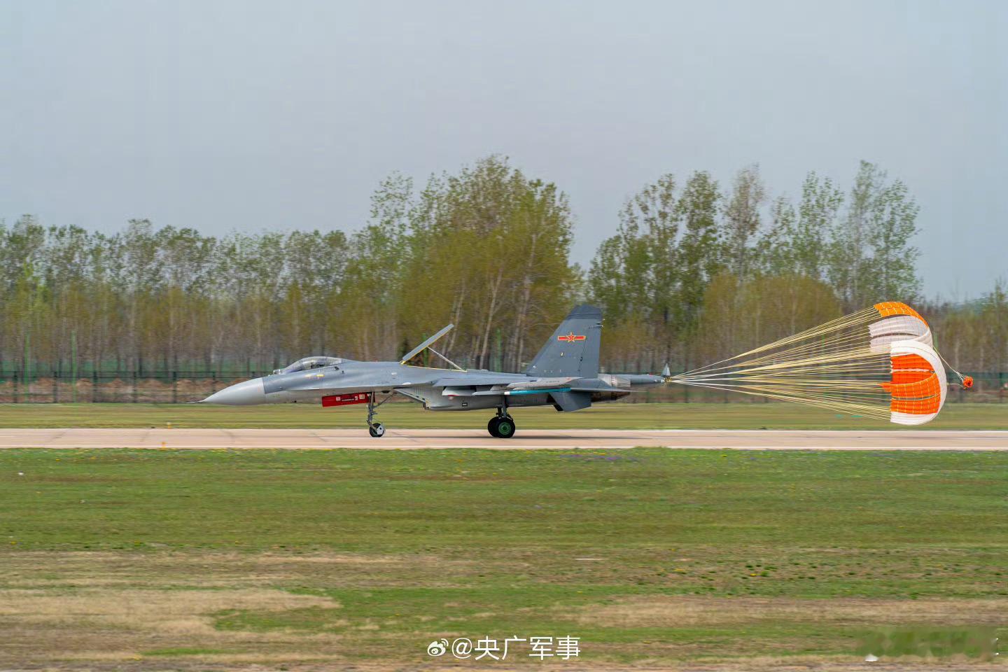 东部空军航空兵某旅的白头 ​​​