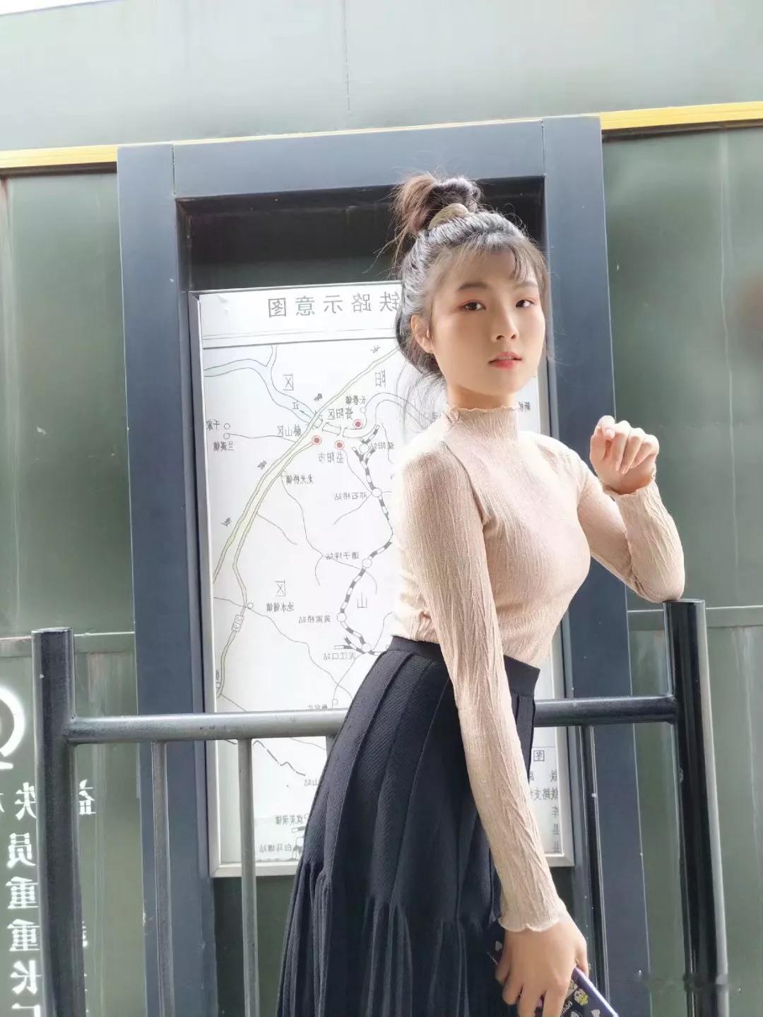 毕业前，相册里面都是自己的照片，跟室友去不同的地方拍照，一拍就是几个小时，累是累