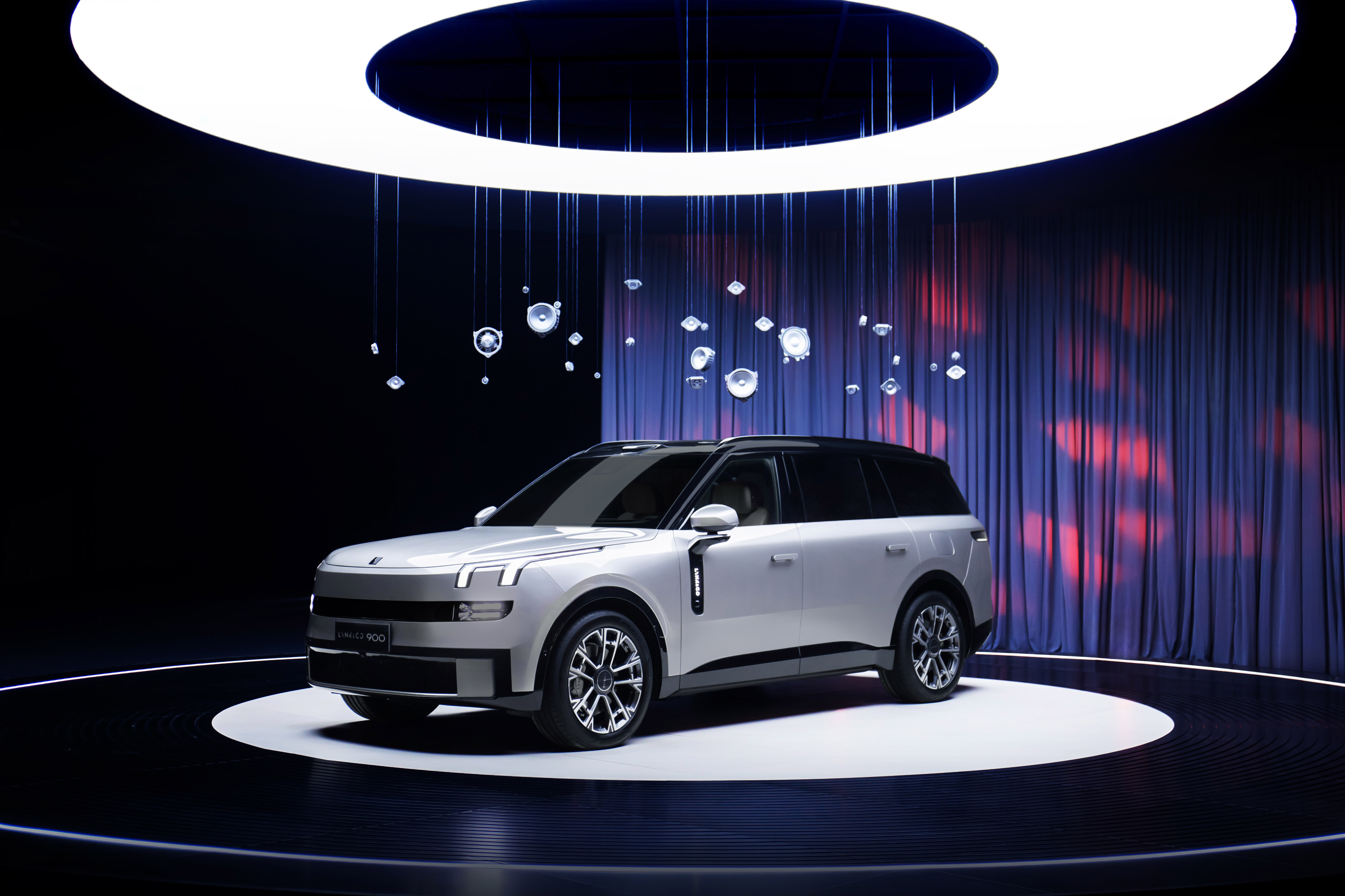 领克900上市限时价28.99万起“智享百变旗舰大六座SUV”5米多长2米宽1米